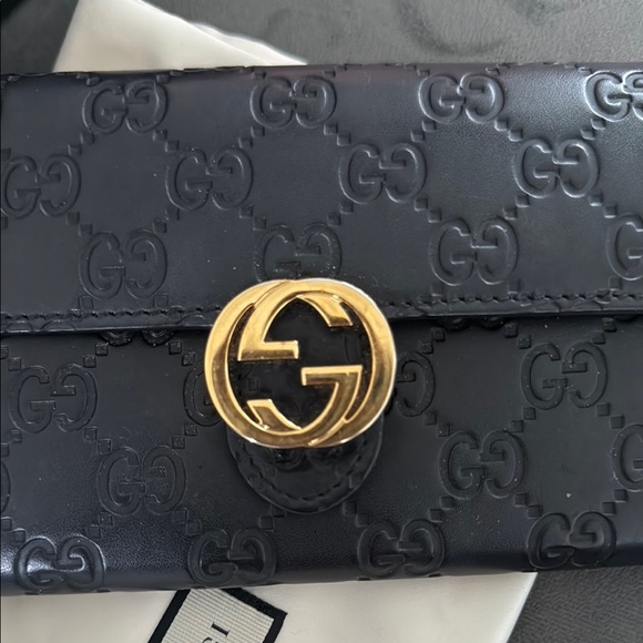 Gucci Black Embossed Leather Wallet with Gold GG Logo - Picture 2 of 5